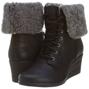 UGG Zea black wedge ankle boot size 7 wool